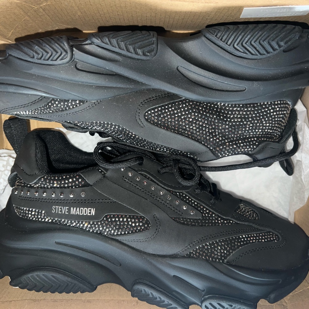 New black sparkly possesion Steve Madden sneakers